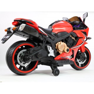 Cestná motorka CBR 650R s plynovou rukoväťou a nožnou brzdou