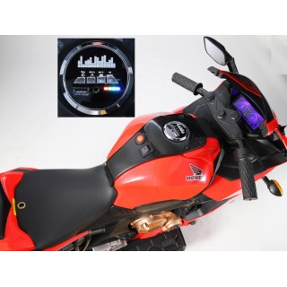 Cestná motorka CBR 650R s plynovou rukoväťou a nožnou brzdou