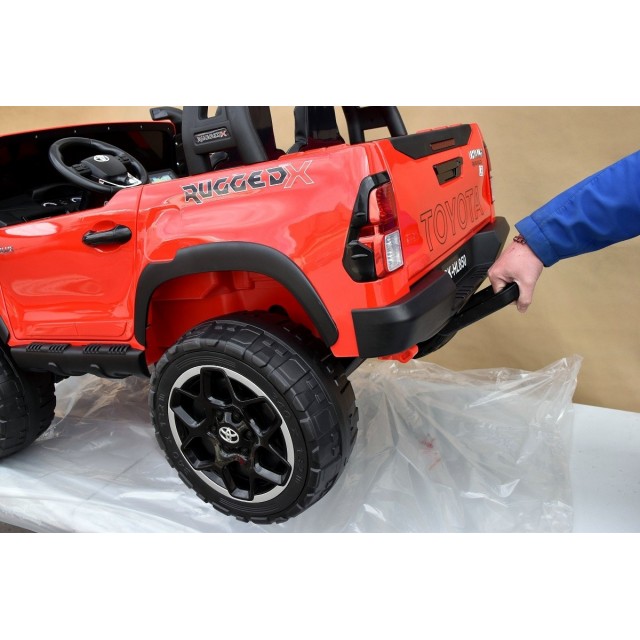 Toyota Hilux Rugged-X s 2.4G, 4x4 dvojmiestná