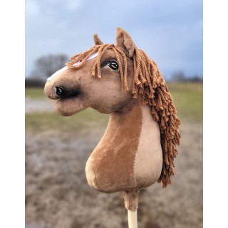 Koník na palici Hobby Horse Premium jasne gaštanový