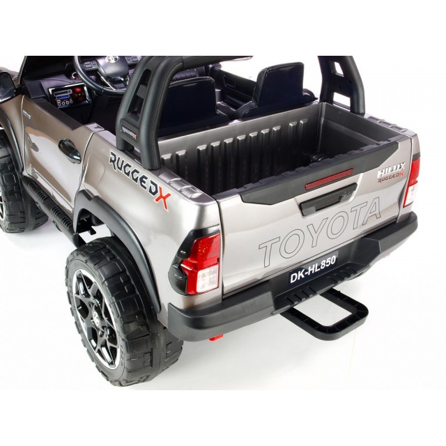 Toyota Hilux Rugged-X s 2.4G, 4x4 dvojmiestná