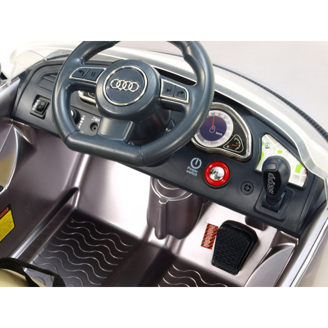 Audi RS5 s 2,4G DO, SD kartou, zvuk a LED efektami, čaluneným sedadlom, strieborná metalíza