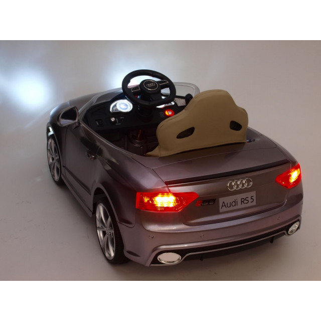 Audi RS5 s 2,4G DO, SD kartou, zvuk a LED efektami, čaluneným sedadlom, strieborná metalíza