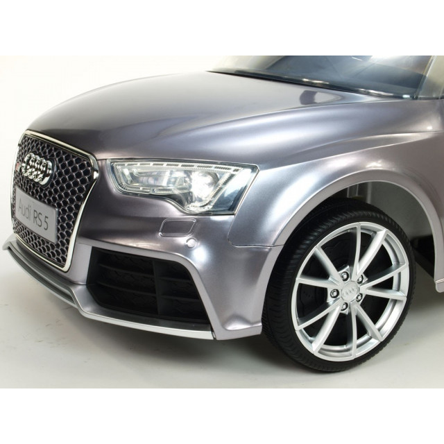 Audi RS5 s 2,4G DO, SD kartou, zvuk a LED efektami, čaluneným sedadlom, strieborná metalíza