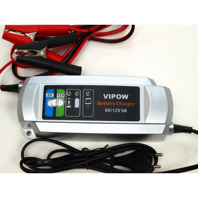 Plno automatická nabíjačka všetkých tipov 6V a 12V baterií s kapacitou 12-150 Ah