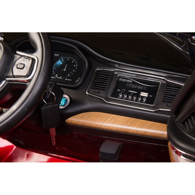 Volvo XC 90 s 2,4G DO, kľúče,Eva kolesá, otváracie dvere,čalunená sedačka,USB,FM,lakované strieborné