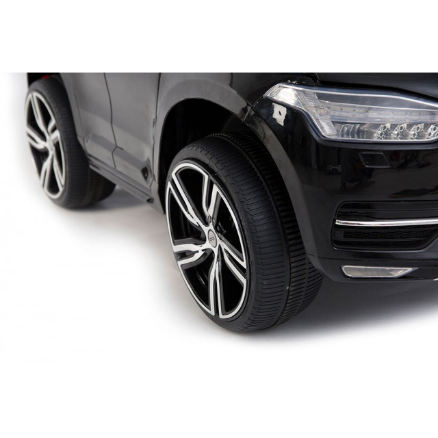 Volvo XC 90 s 2,4G DO, kľúče,Eva kolesá, otváracie dvere,čalunená sedačka,USB,FM,lakované strieborné