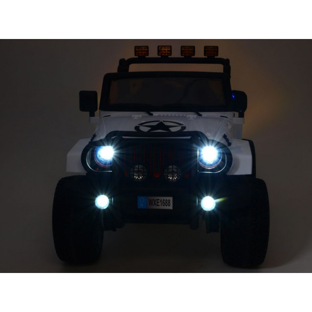 Džíp wrangler 4x4, náhon 4 Eva kolies, batérie 2x 12V/10Ah, 2,4G DO, USB,SD,Mp3,FM, otváracie dvere, čalunená sedačka, pérovanie