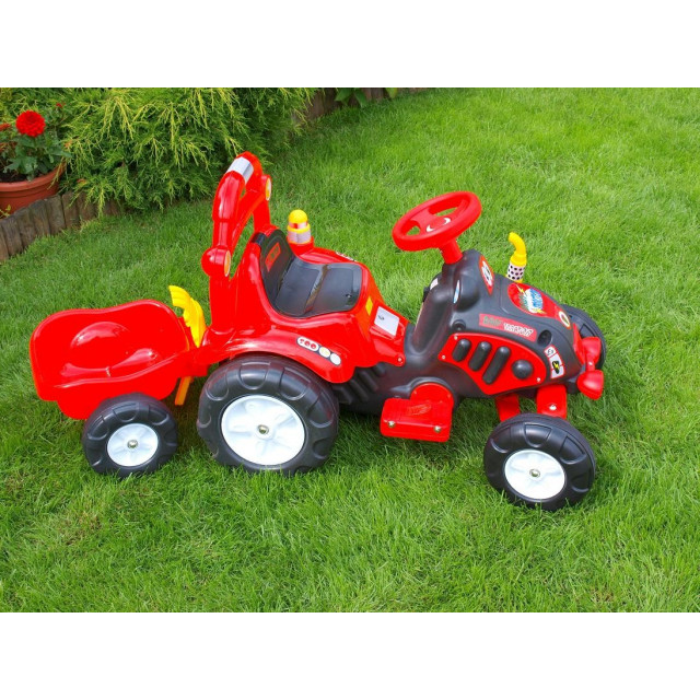 Elektrický traktor s vlečkou, modry, červený, zelený