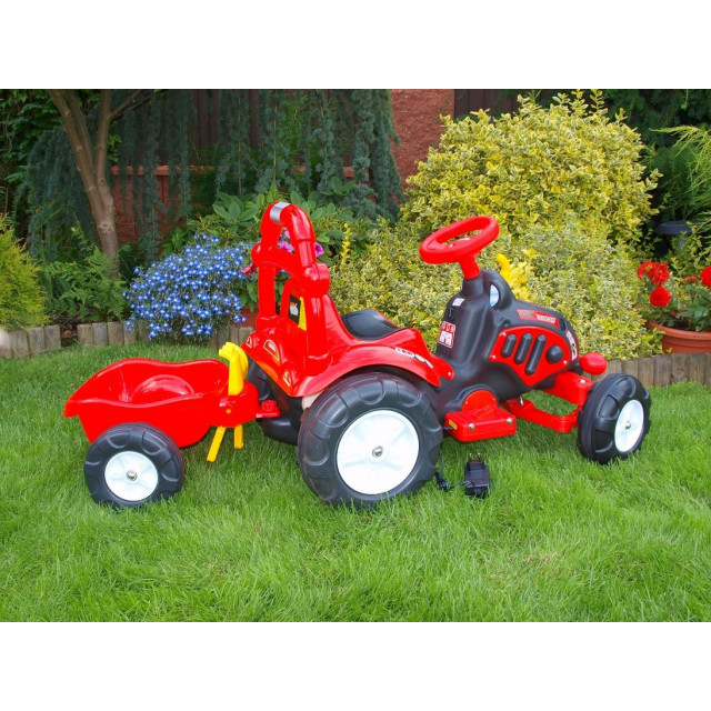 Elektrický traktor s vlečkou, modry, červený, zelený