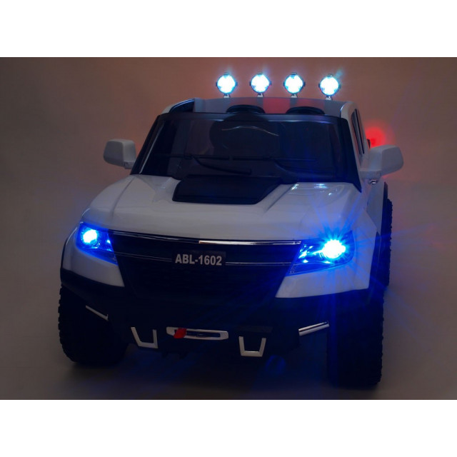 Džíp Chevy s 2.4G DO, EVA kolesami, otváracími dverami, FM, USB, SD, rádiom