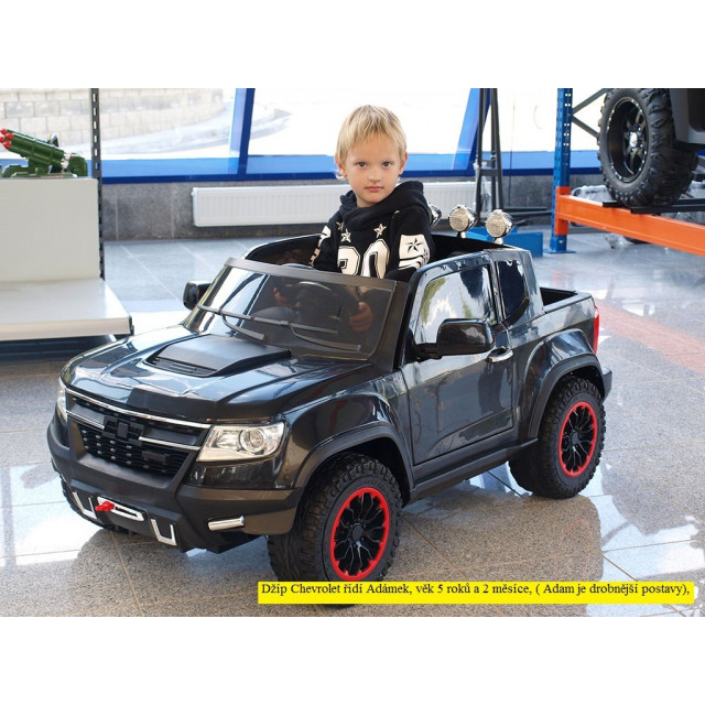 Džíp Chevy s 2.4G DO, EVA kolesami, otváracími dverami, FM, USB, SD, rádiom