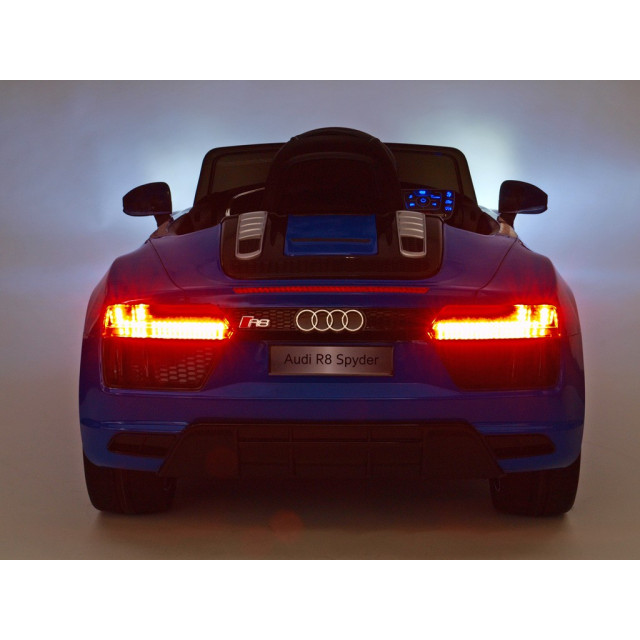Audi R8 Spyder s 2.4G DO, EVA kolesami, otváracími dverami, LED osvetlením, FM, čalunenou sedačkou, lakované modré
