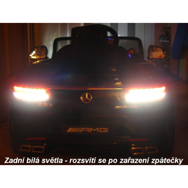 Mercedes - Benz S63 AMG, s 2.4G DO, pérovaním obidvoch náprav, EVA kolesami,12V, jahodovo červený