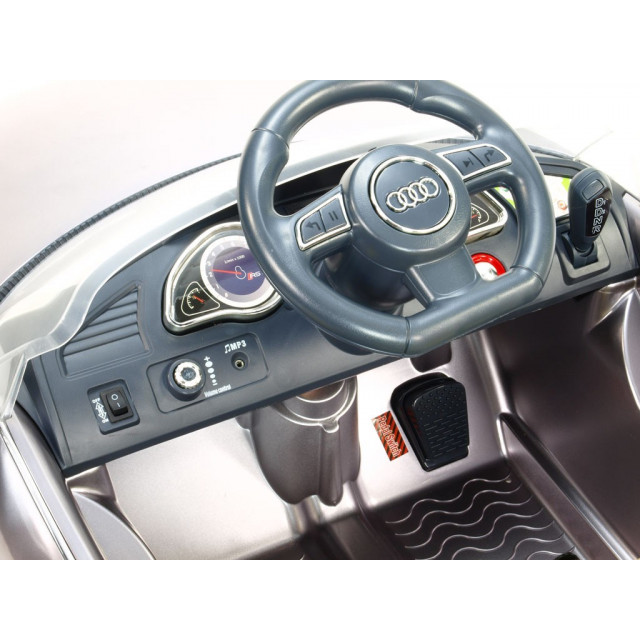 Audi RS5 s 2,4G DO, SD kartou, zvuk a LED efektami, čaluneným sedadlom, strieborná metalíza