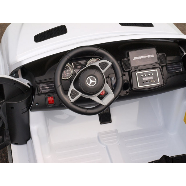 Dvojmiestný Mercedes GLS63 4x4,EVA kolesá,2,4G DO,LED osvetlenie,pérovanie,voltmeter,FM,USB,TF,čalunené sedačky,lakovaný biely