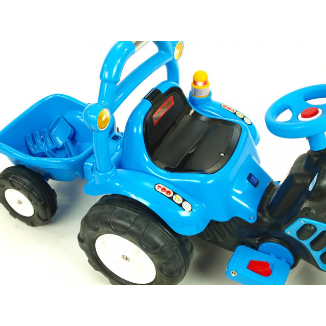 Elektrický traktor s vlečkou, modry, červený, zelený