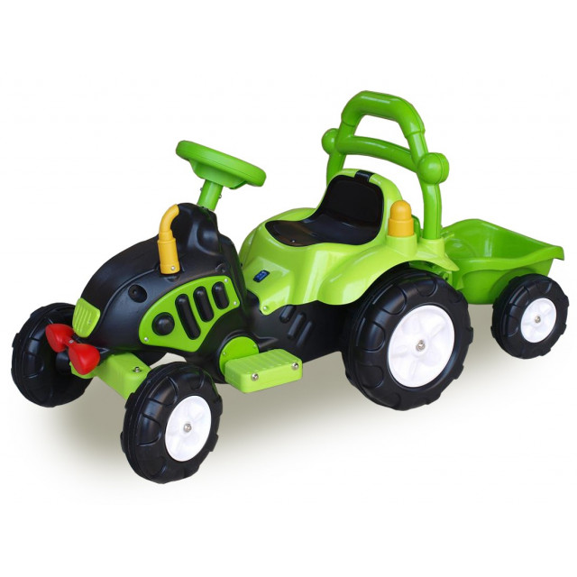 Elektrický traktor s vlečkou zelený