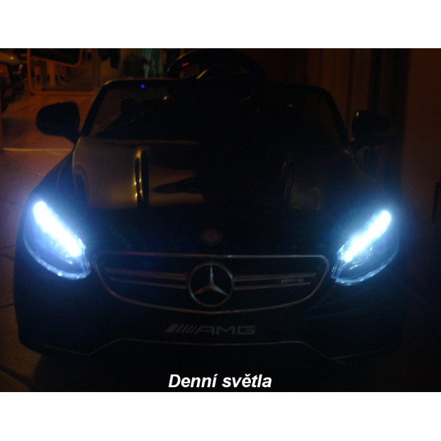 Mercedes - Benz S63 AMG, s 2.4G DO, pérovaním obidvoch náprav, EVA kolesami,12V, jahodovo červený