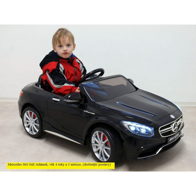 Mercedes - Benz S63 AMG, s 2.4G DO, pérovaním obidvoch náprav, EVA kolesami,12V, jahodovo červený
