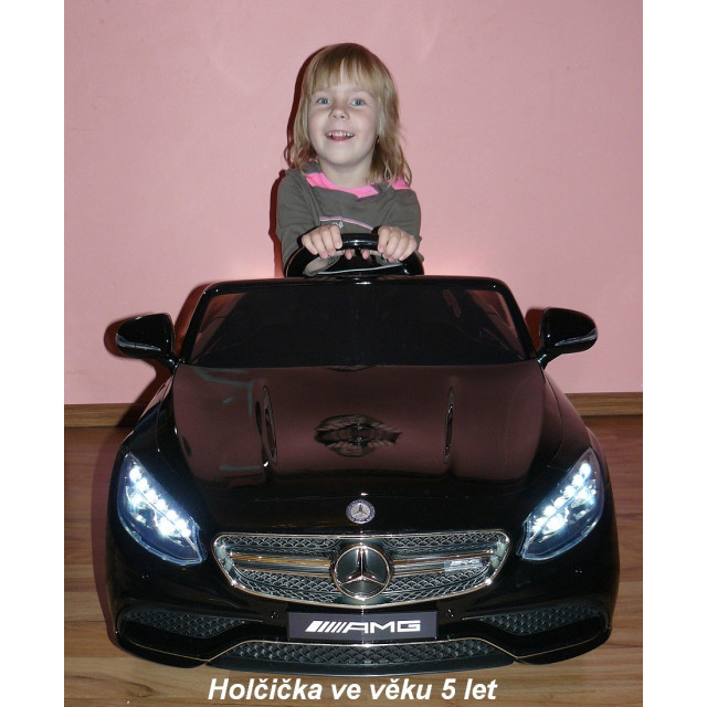 Mercedes - Benz S63 AMG, s 2.4G DO, pérovaním obidvoch náprav, EVA kolesami,12V, jahodovo červený