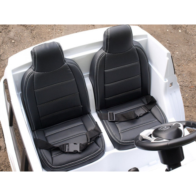 Dvojmiestný Mercedes GLS63 4x4,EVA kolesá,2,4G DO,LED osvetlenie,pérovanie,voltmeter,FM,USB,TF,čalunené sedačky,lakovaný biely