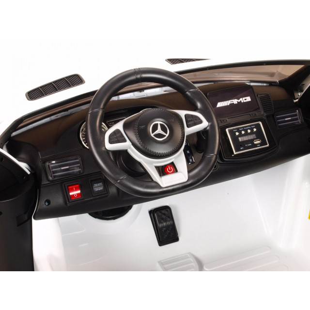 Dvojmiestný Mercedes GLS63 4x4,EVA kolesá,2,4G DO,LED osvetlenie,pérovanie,voltmeter,FM,USB,TF,čalunené sedačky,lakovaný biely