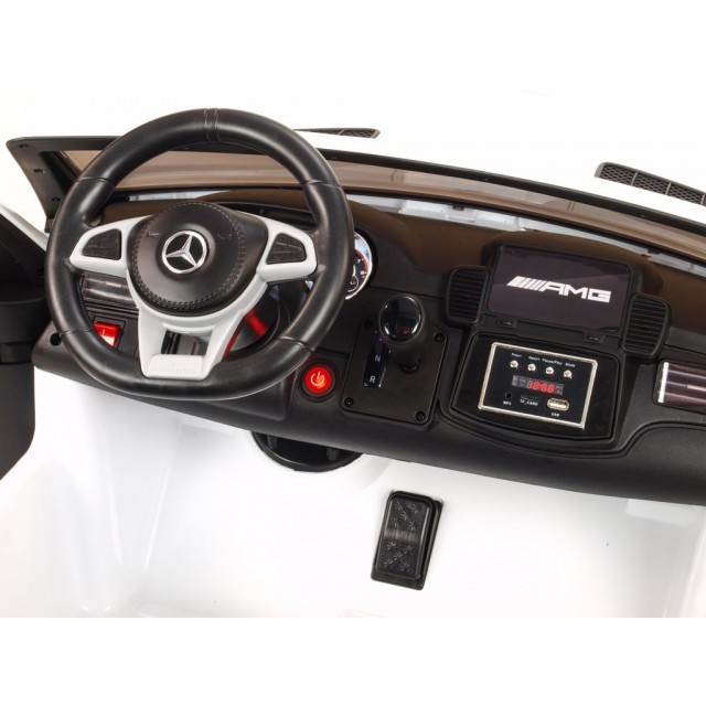 Dvojmiestný Mercedes GLS63 4x4,EVA kolesá,2,4G DO,LED osvetlenie,pérovanie,voltmeter,FM,USB,TF,čalunené sedačky,lakovaný biely