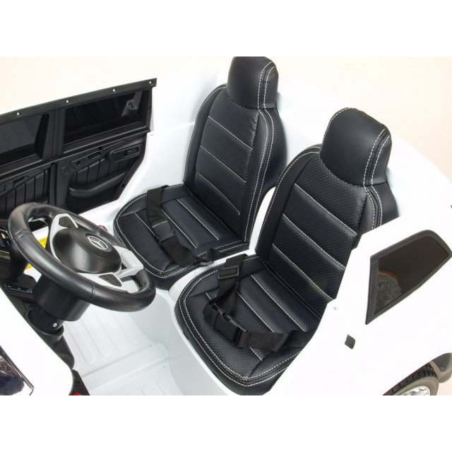 Dvojmiestný Mercedes GLS63 4x4,EVA kolesá,2,4G DO,LED osvetlenie,pérovanie,voltmeter,FM,USB,TF,čalunené sedačky,lakovaný biely