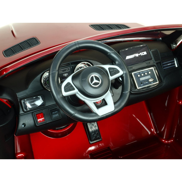 Dvojmiestný Mercedes GLS63 4x4,EVA kolesá,2,4G DO,LED osvetlenie,pérovanie,voltmeter,FM,USB,TF,čalunené sedačky,lakovaný biely