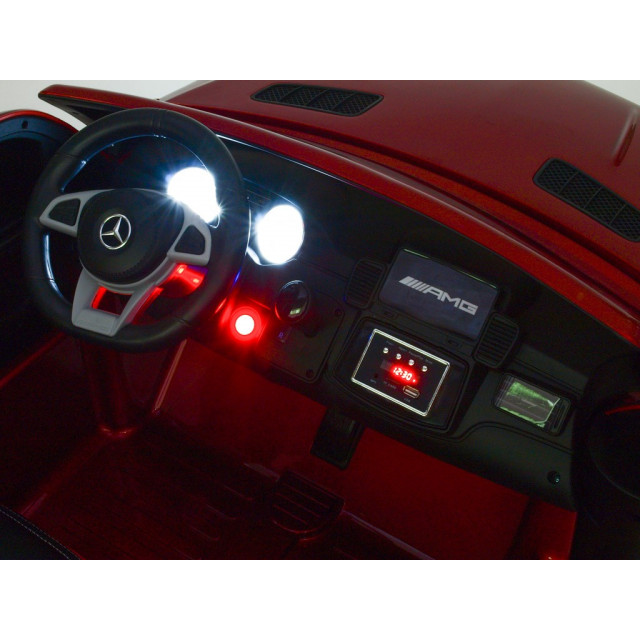 Dvojmiestný Mercedes GLS63 4x4,EVA kolesá,2,4G DO,LED osvetlenie,pérovanie,voltmeter,FM,USB,TF,čalunené sedačky,lakovaný biely