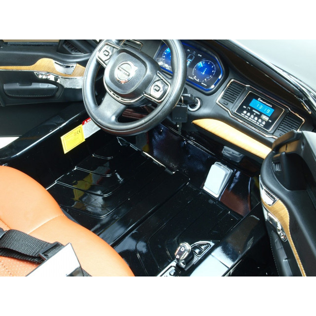 Volvo XC 90 s 2,4G DO, kľúče,Eva kolesá, otváracie dvere,čalunená sedačka,USB,FM,lakované strieborné