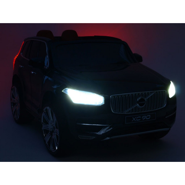 Volvo XC 90 s 2,4G DO, kľúče,Eva kolesá, otváracie dvere,čalunená sedačka,USB,FM,lakované strieborné