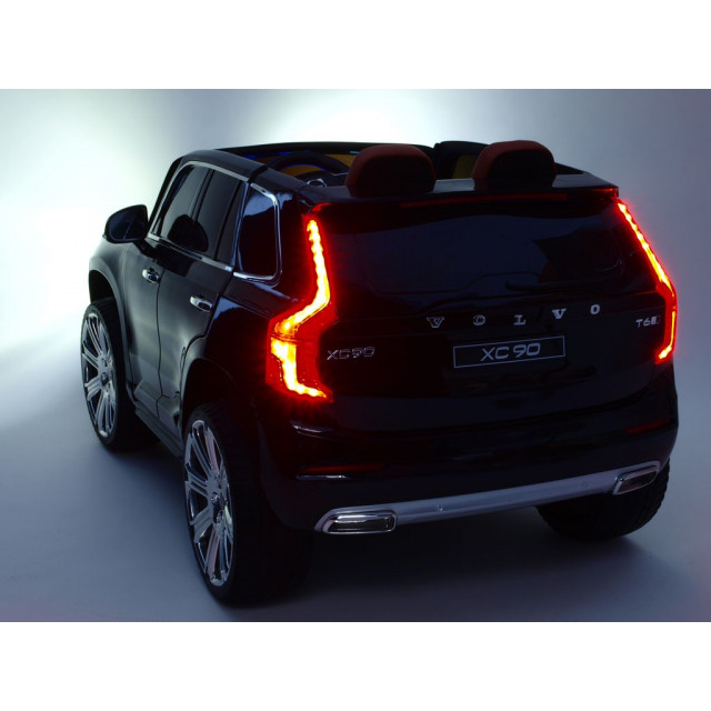 Volvo XC 90 s 2,4G DO, kľúče,Eva kolesá, otváracie dvere,čalunená sedačka,USB,FM,lakované strieborné