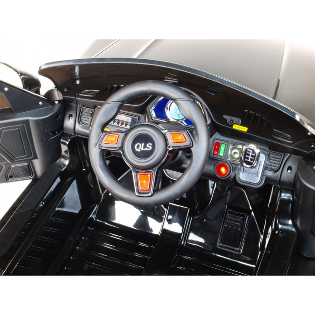 BMW X6 s 2,4G bluetooth DO, EVA kolesami, otváracími dverami,12V, čalunenou vyšívanou sedačkou, lakované čiernou farbou