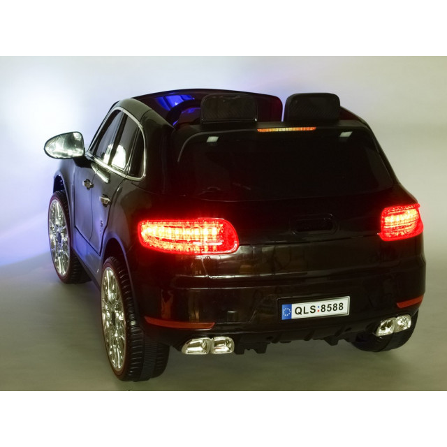 BMW X6 s 2,4G bluetooth DO, EVA kolesami, otváracími dverami,12V, čalunenou vyšívanou sedačkou, lakované čiernou farbou