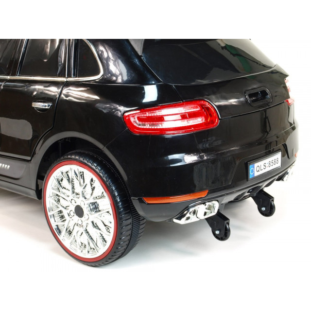 BMW X6 s 2,4G bluetooth DO, EVA kolesami, otváracími dverami,12V, čalunenou vyšívanou sedačkou, lakované čiernou farbou
