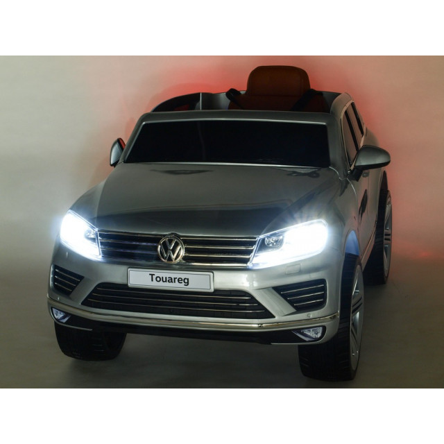 Volkswagen Touareg s 2.4G DO, EVA kolesami, otváracími dverami, LED, FM, USB, modrá metalíza