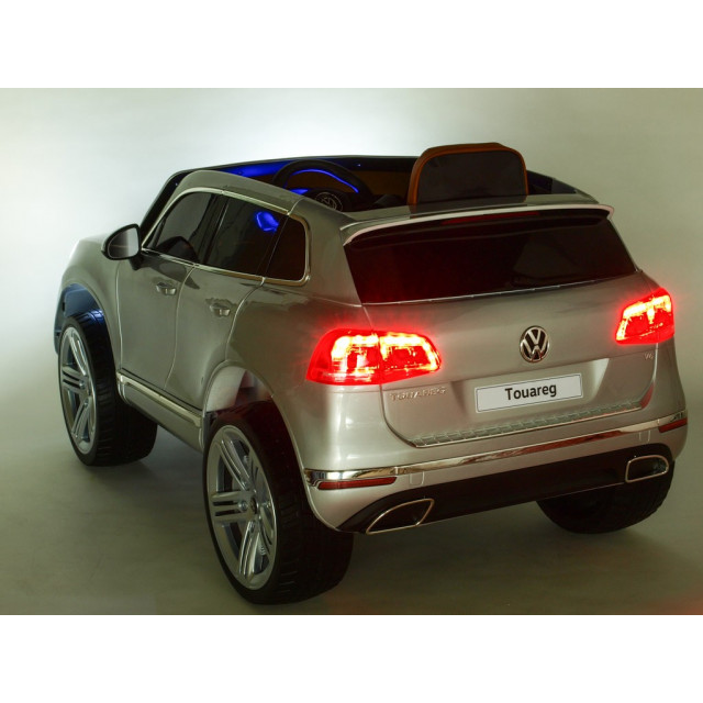 Volkswagen Touareg s 2.4G DO, EVA kolesami, otváracími dverami, LED, FM, USB, modrá metalíza