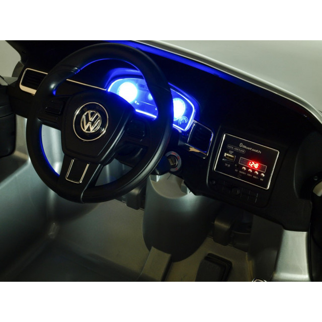 Volkswagen Touareg s 2.4G DO, EVA kolesami, otváracími dverami, LED, FM, USB, modrá metalíza