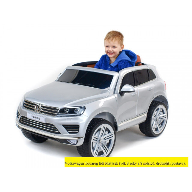 Volkswagen Touareg s 2.4G DO, EVA kolesami, otváracími dverami, LED, FM, USB, modrá metalíza