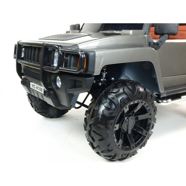 2-stný Hummer Simba s 2,4G DO,EVA kolesami,kývajúcimi nápravami,tlmičmi,USB,TF,Mp3,voltmetrom,čalunenou sedačkou,strieborná met.