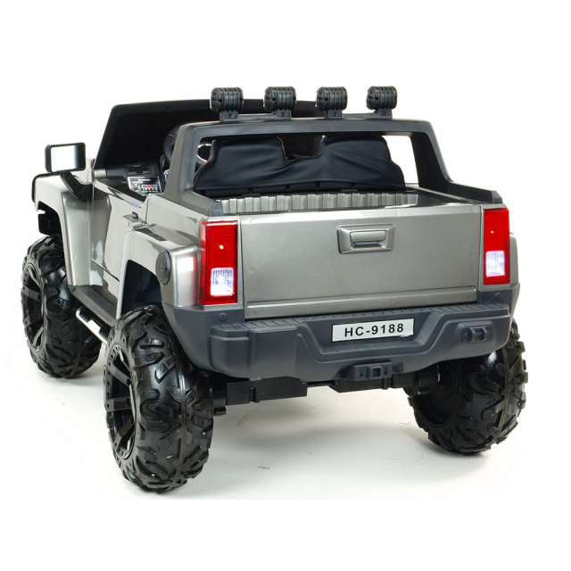 2-stný Hummer Simba s 2,4G DO,EVA kolesami,kývajúcimi nápravami,tlmičmi,USB,TF,Mp3,voltmetrom,čalunenou sedačkou,strieborná met.