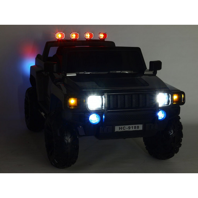 2-stný Hummer Simba s 2,4G DO,EVA kolesami,kývajúcimi nápravami,tlmičmi,USB,TF,Mp3,voltmetrom,čalunenou sedačkou,strieborná met.