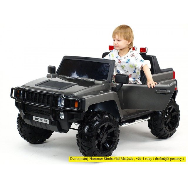 2-stný Hummer Simba s 2,4G DO,EVA kolesami,kývajúcimi nápravami,tlmičmi,USB,TF,Mp3,voltmetrom,čalunenou sedačkou,strieborná met.