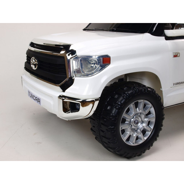 Najväčšie elektrické autíčko Toyota Thundra 24V s 2.4G DO,otváracími dverami,USB, TF,Mp3,LED svetlami, svietiaciou rampou,čierne