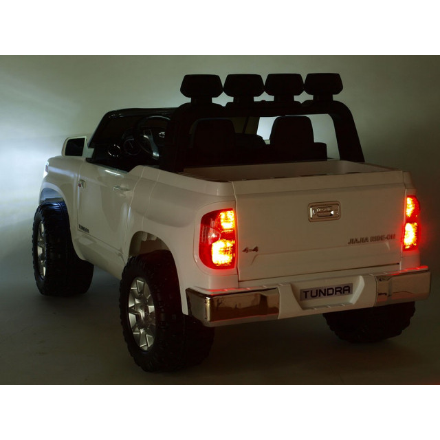 Najväčšie elektrické autíčko Toyota Thundra 24V s 2.4G DO,otváracími dverami,USB, TF,Mp3,LED svetlami, svietiaciou rampou,čierne