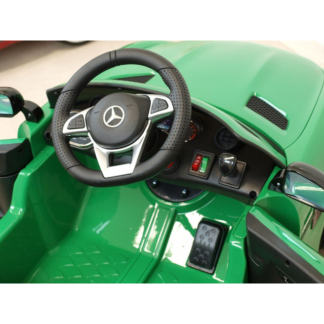 Mercedes - Benz S63 AMG, s 2.4G DO, pérovaním obidvoch náprav, EVA kolesami,12V, jahodovo červený