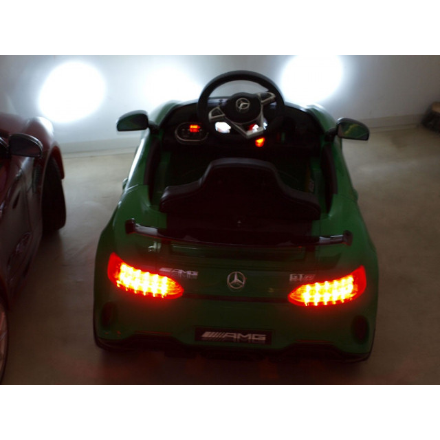 Mercedes - Benz S63 AMG, s 2.4G DO, pérovaním obidvoch náprav, EVA kolesami,12V, jahodovo červený