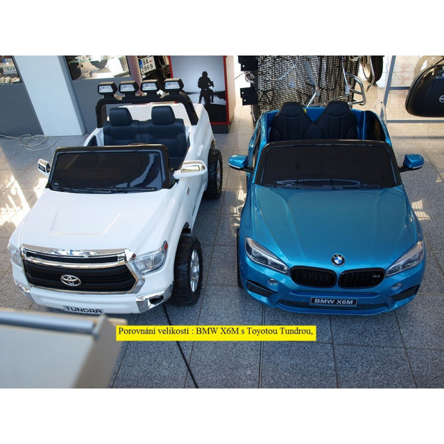 BMW X6 s 2,4G bluetooth DO, EVA kolesami, otváracími dverami,12V, čalunenou vyšívanou sedačkou, lakované čiernou farbou